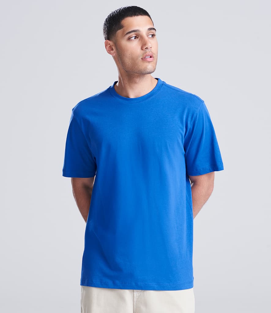 AWDis Unisex 180 T-Shirt AWDis — AT002 ROY MODEL 1 HERO